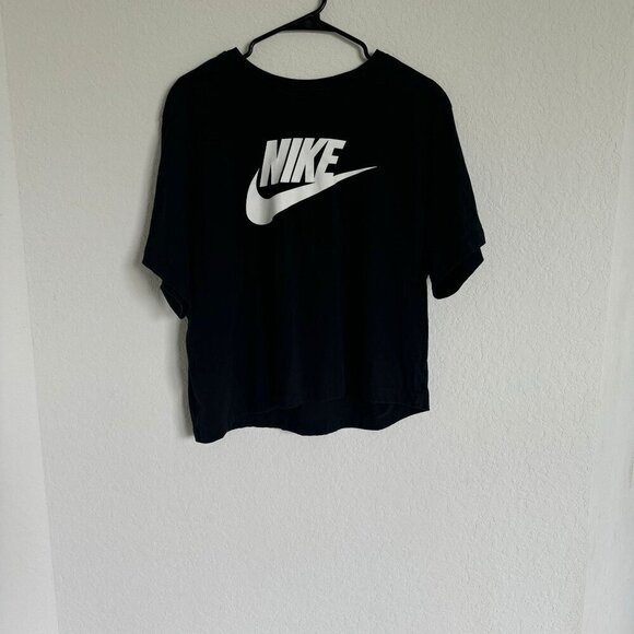Nike Tops - Nike Black and White Women's  Cropped T-Shirt. Size XXL